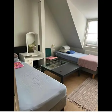 Mere Avenue 4 Hostel Harbour Таллин